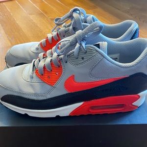 NEW NIKE AIR MAX SNEAKERS! RED, GREY & BLACK.